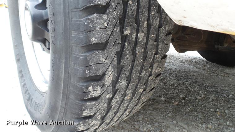 image for item DD7370 2002 Chevrolet Express 3500 Extended van