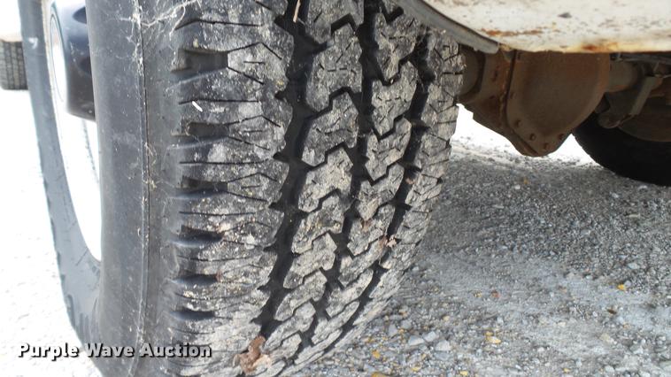 image for item DD7370 2002 Chevrolet Express 3500 Extended van