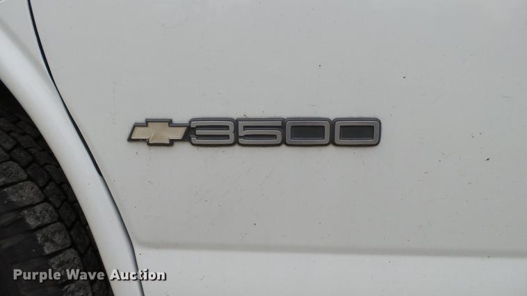 image for item DD7370 2002 Chevrolet Express 3500 Extended van