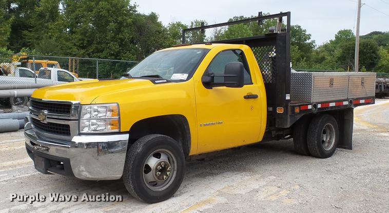image for item DD7371 2008 Chevrolet Silverado 3500HD flatbed pickup truck