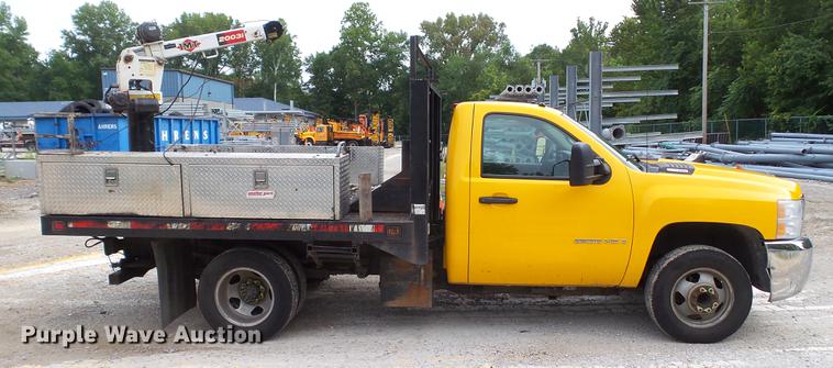 image for item DD7371 2008 Chevrolet Silverado 3500HD flatbed pickup truck