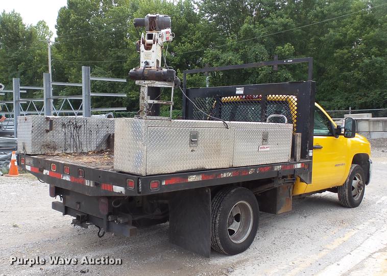 image for item DD7371 2008 Chevrolet Silverado 3500HD flatbed pickup truck