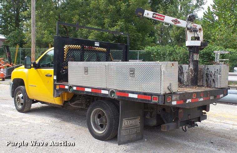 image for item DD7371 2008 Chevrolet Silverado 3500HD flatbed pickup truck