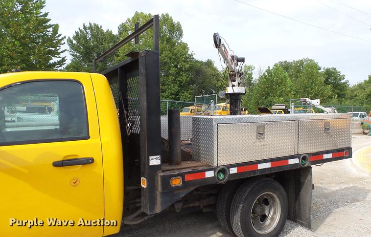image for item DD7371 2008 Chevrolet Silverado 3500HD flatbed pickup truck