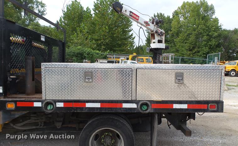 image for item DD7371 2008 Chevrolet Silverado 3500HD flatbed pickup truck