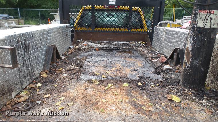 image for item DD7371 2008 Chevrolet Silverado 3500HD flatbed pickup truck