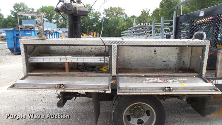 image for item DD7371 2008 Chevrolet Silverado 3500HD flatbed pickup truck