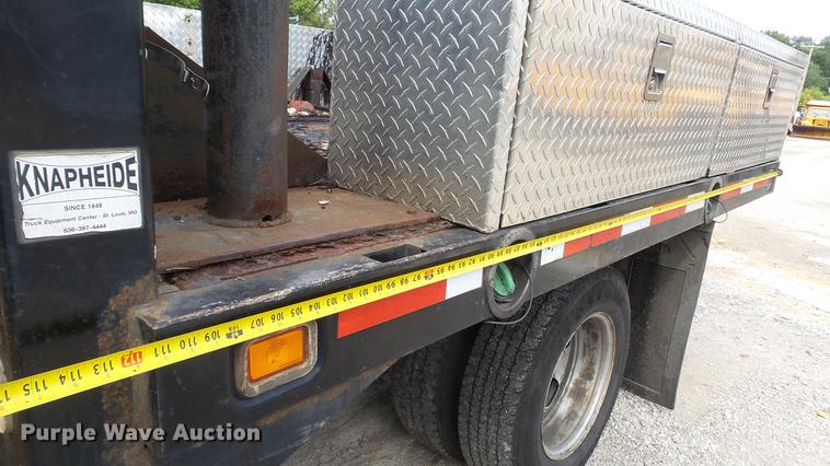 image for item DD7371 2008 Chevrolet Silverado 3500HD flatbed pickup truck