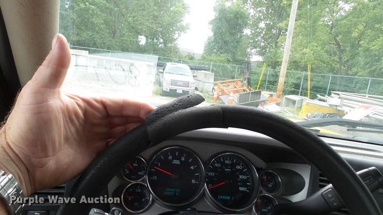 image for item DD7371 2008 Chevrolet Silverado 3500HD flatbed pickup truck