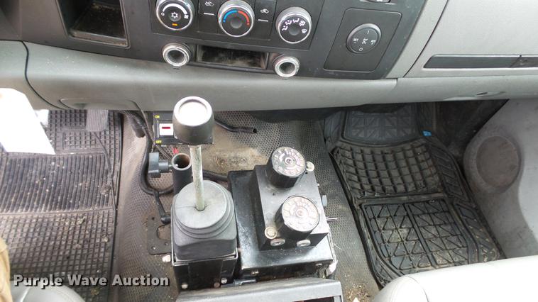 image for item DD7371 2008 Chevrolet Silverado 3500HD flatbed pickup truck