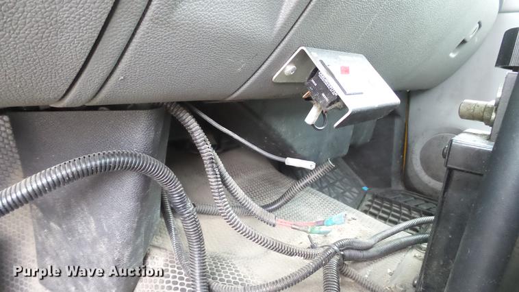 image for item DD7371 2008 Chevrolet Silverado 3500HD flatbed pickup truck