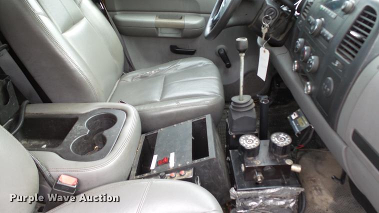 image for item DD7371 2008 Chevrolet Silverado 3500HD flatbed pickup truck