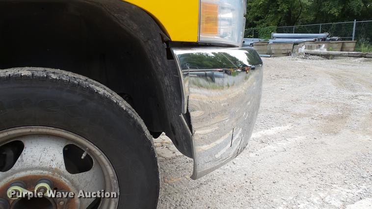 image for item DD7371 2008 Chevrolet Silverado 3500HD flatbed pickup truck