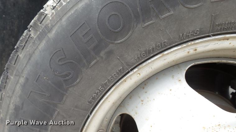 image for item DD7371 2008 Chevrolet Silverado 3500HD flatbed pickup truck