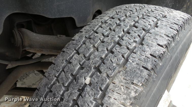 image for item DD7371 2008 Chevrolet Silverado 3500HD flatbed pickup truck