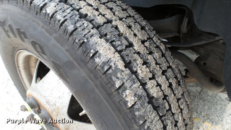 image for item DD7371 2008 Chevrolet Silverado 3500HD flatbed pickup truck