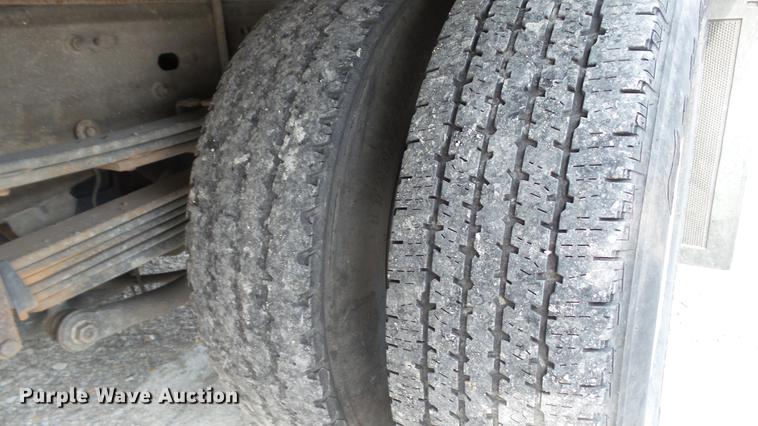 image for item DD7371 2008 Chevrolet Silverado 3500HD flatbed pickup truck