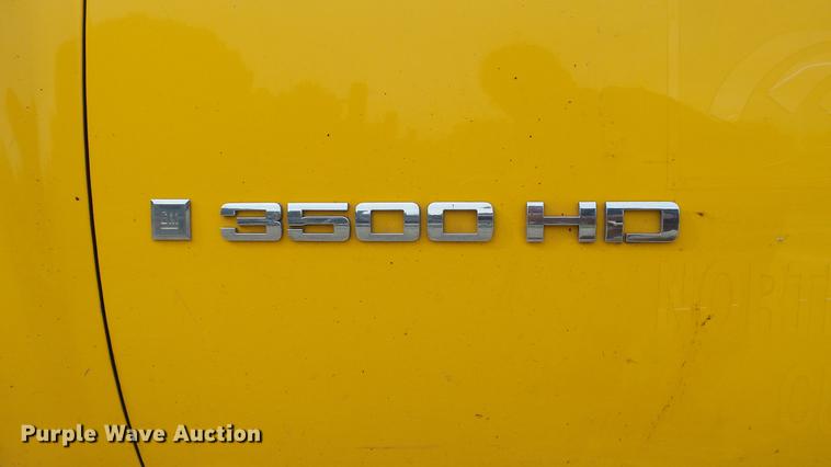 image for item DD7371 2008 Chevrolet Silverado 3500HD flatbed pickup truck