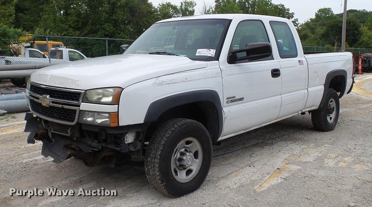 image for item DD7372 2006 Chevrolet Silverado 2500HD Ext. Cab pickup truck