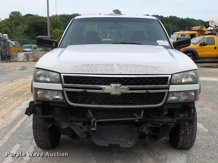 image for item DD7372 2006 Chevrolet Silverado 2500HD Ext. Cab pickup truck