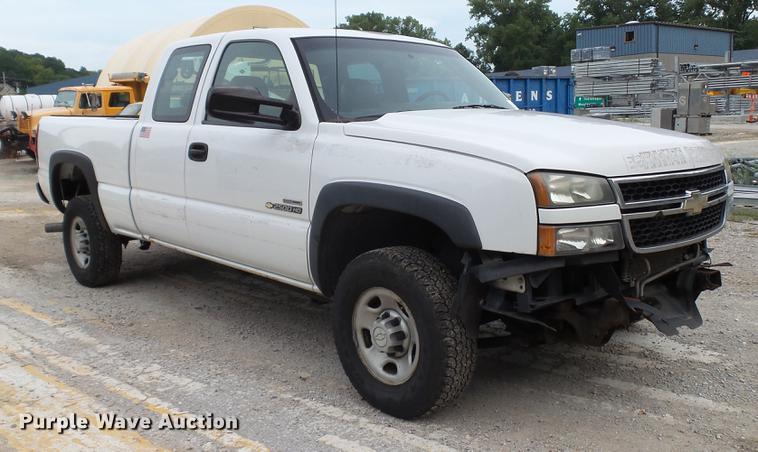 image for item DD7372 2006 Chevrolet Silverado 2500HD Ext. Cab pickup truck