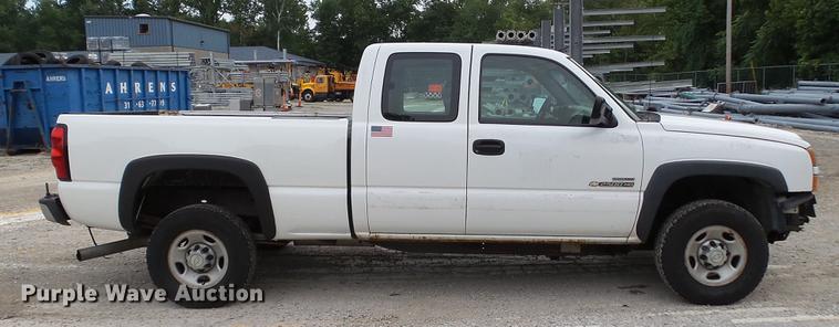 image for item DD7372 2006 Chevrolet Silverado 2500HD Ext. Cab pickup truck