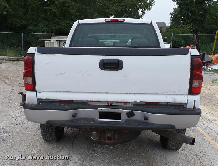 image for item DD7372 2006 Chevrolet Silverado 2500HD Ext. Cab pickup truck