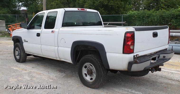 image for item DD7372 2006 Chevrolet Silverado 2500HD Ext. Cab pickup truck