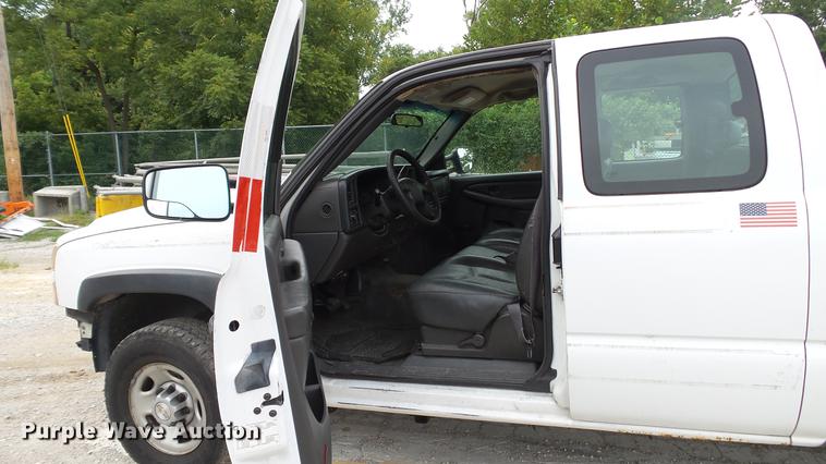 image for item DD7372 2006 Chevrolet Silverado 2500HD Ext. Cab pickup truck