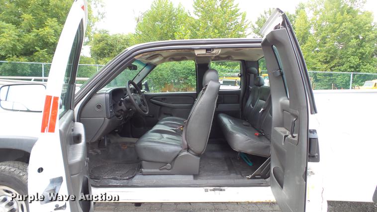 image for item DD7372 2006 Chevrolet Silverado 2500HD Ext. Cab pickup truck