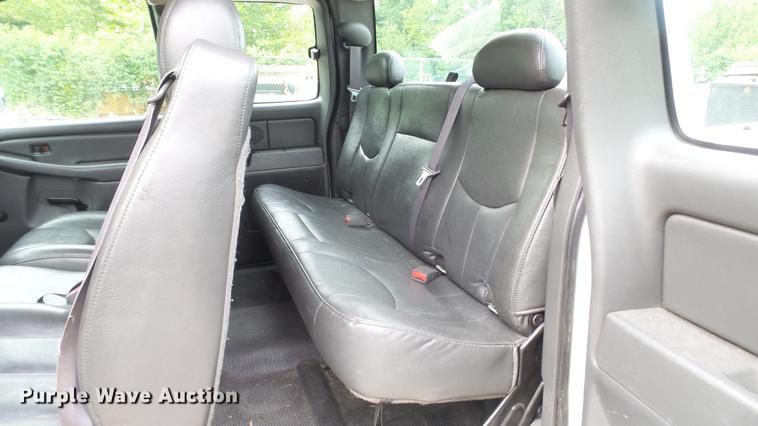 image for item DD7372 2006 Chevrolet Silverado 2500HD Ext. Cab pickup truck