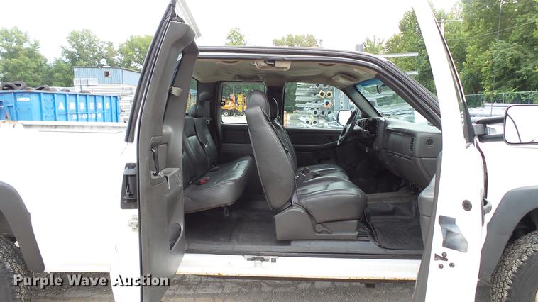 image for item DD7372 2006 Chevrolet Silverado 2500HD Ext. Cab pickup truck