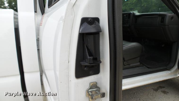 image for item DD7372 2006 Chevrolet Silverado 2500HD Ext. Cab pickup truck