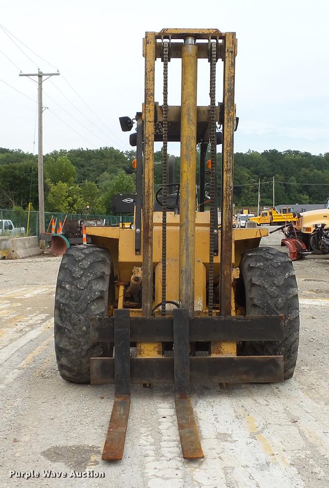 image for item DD7373 1986 John Deere 482C forklift