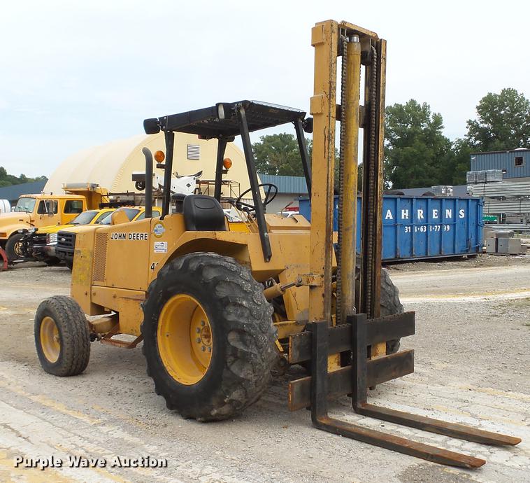 image for item DD7373 1986 John Deere 482C forklift