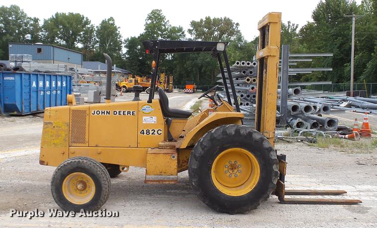 image for item DD7373 1986 John Deere 482C forklift