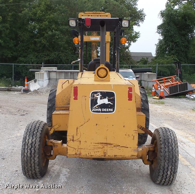 image for item DD7373 1986 John Deere 482C forklift