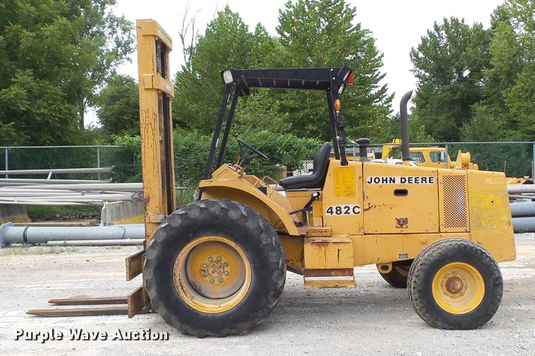 image for item DD7373 1986 John Deere 482C forklift
