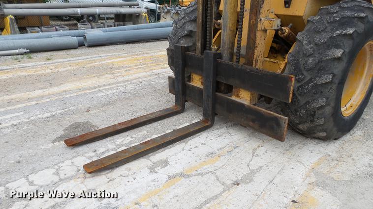 image for item DD7373 1986 John Deere 482C forklift