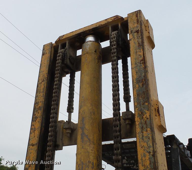 image for item DD7373 1986 John Deere 482C forklift