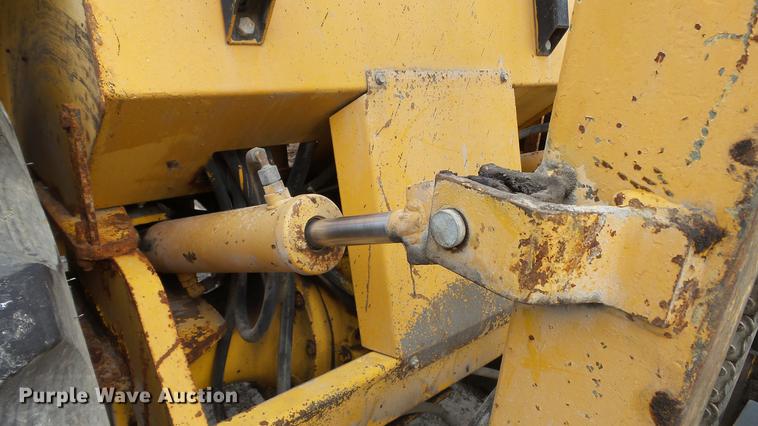 image for item DD7373 1986 John Deere 482C forklift