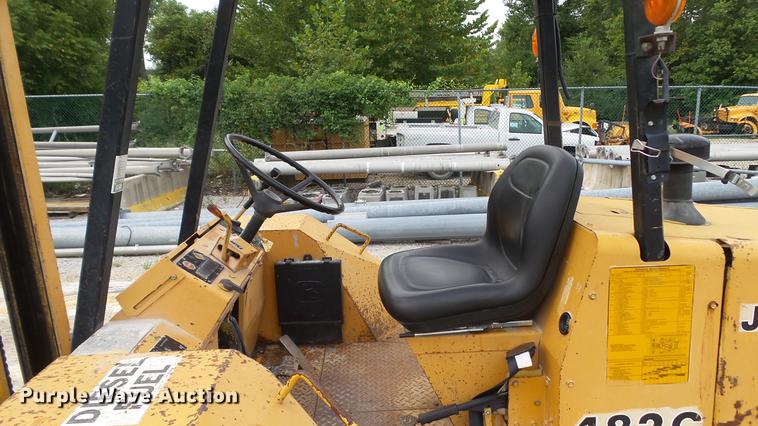 image for item DD7373 1986 John Deere 482C forklift