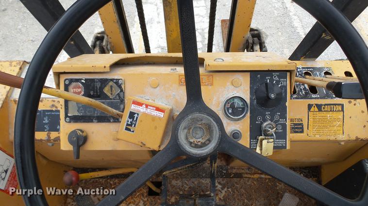 image for item DD7373 1986 John Deere 482C forklift