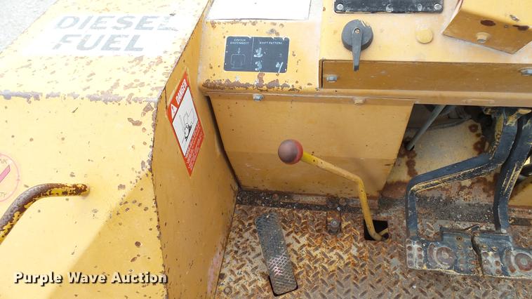 image for item DD7373 1986 John Deere 482C forklift