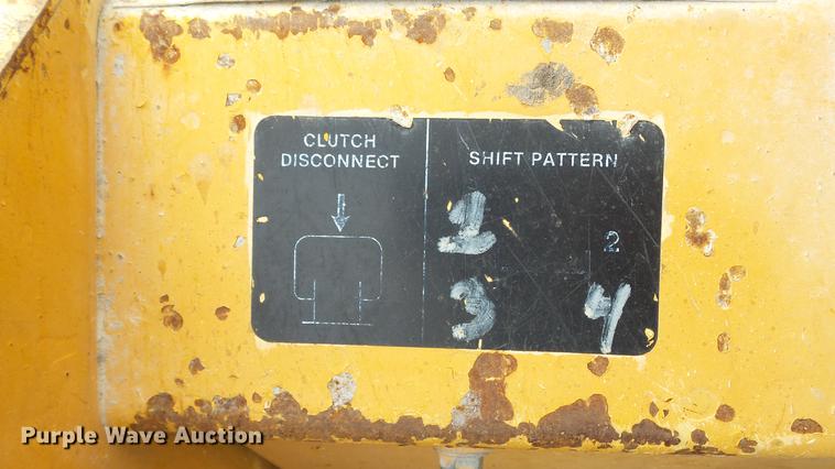 image for item DD7373 1986 John Deere 482C forklift