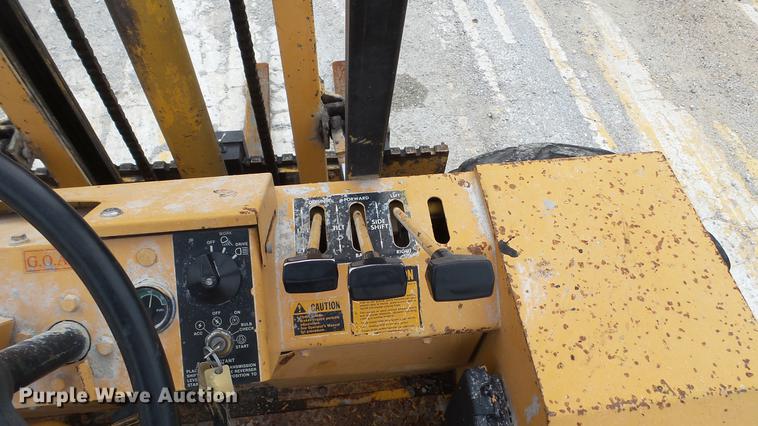 image for item DD7373 1986 John Deere 482C forklift