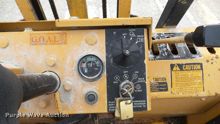 image for item DD7373 1986 John Deere 482C forklift