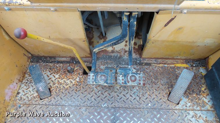 image for item DD7373 1986 John Deere 482C forklift