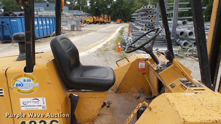 image for item DD7373 1986 John Deere 482C forklift