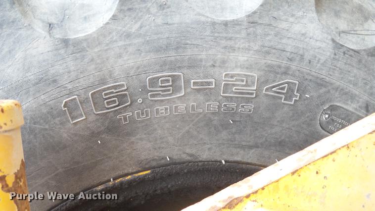 image for item DD7373 1986 John Deere 482C forklift